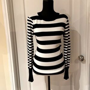 DKNY Black / White sweater Size M New w/o tags